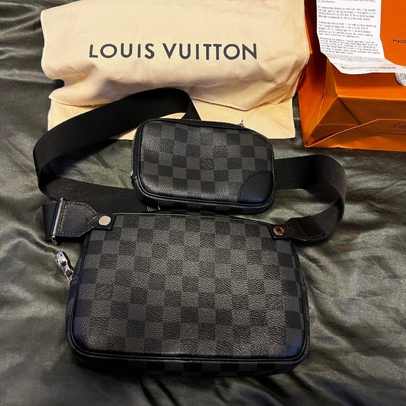 Louis Vuitton men messenger bag - Picture 1 of 4